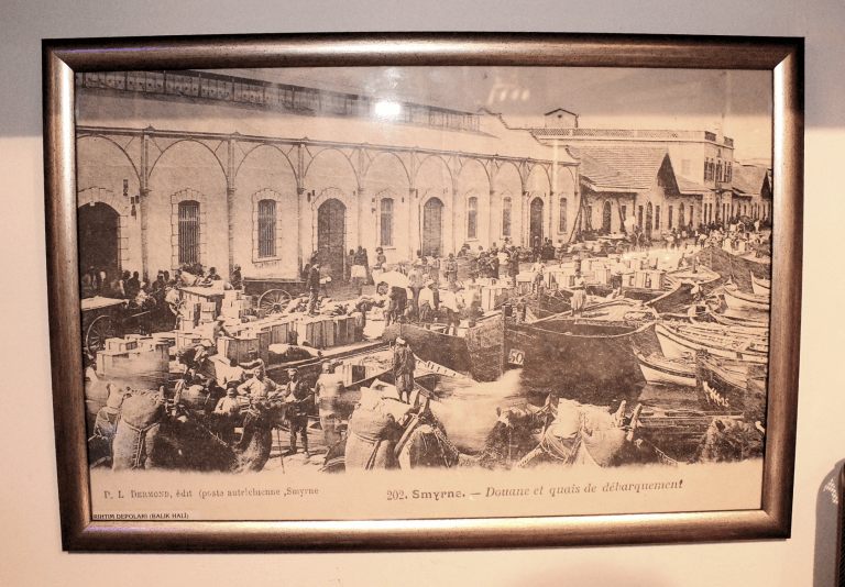 2 adet 1900`lerden Izmir resimleri, fotograf reprodüksiyonları 50x35 cm. cam çerçevesiyle - Görsel 2
