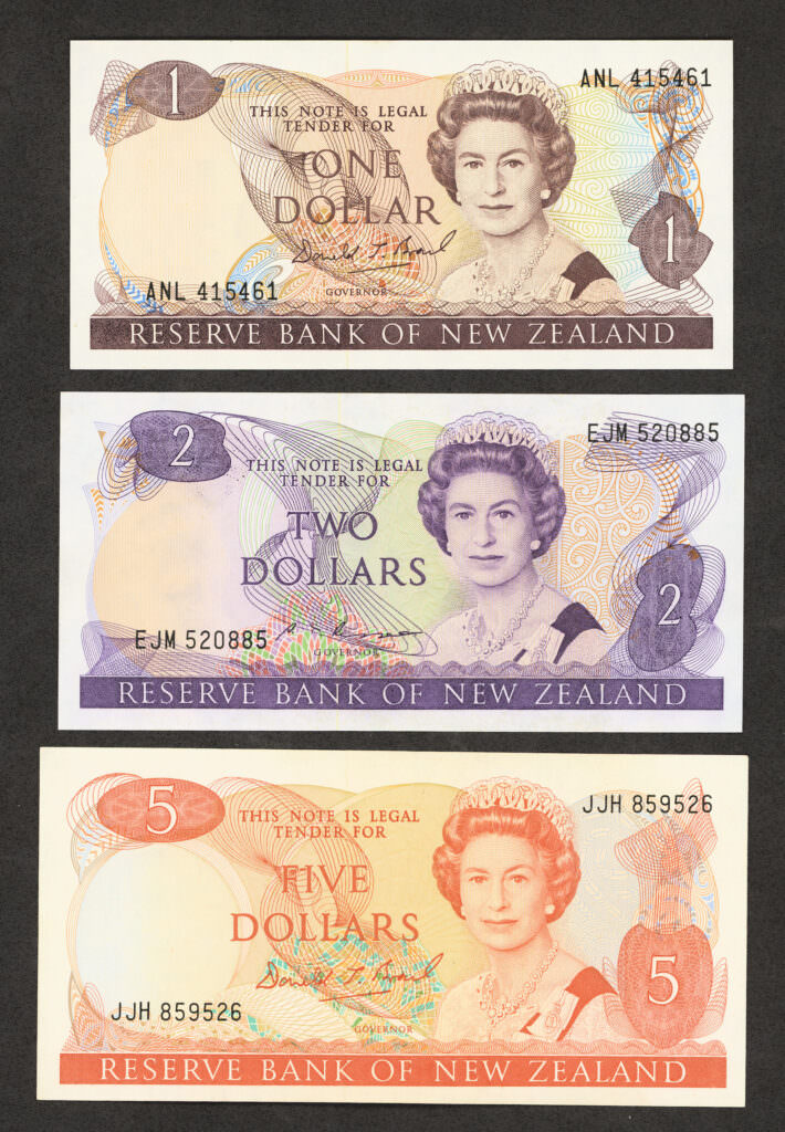 3 adet NEW ZEALAND 1+2+5 Dollars *Kraliçe çil banknotlar