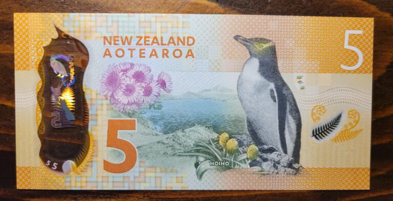 NEW ZEALAND YENİ ZELENDA 2015 YILI POLYMER 5 DOLARS / ÇİL KONDİSYON BANKNOT
