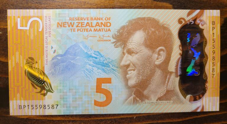 NEW ZEALAND YENİ ZELENDA 2015 YILI POLYMER 5 DOLARS / ÇİL KONDİSYON BANKNOT - Görsel 2