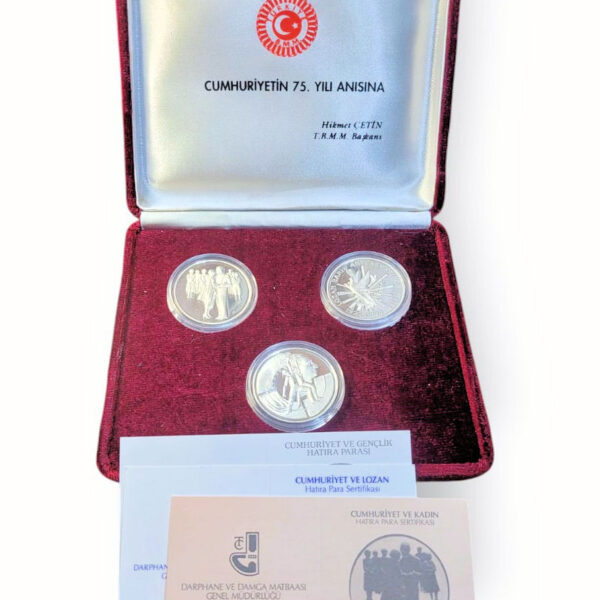 Cumhuriyetin 75. yılı anısına TBMM Baskani Hikmet çetin hatıra para kutusu ile