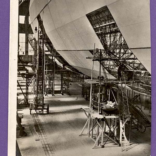 ZEPPELIN LZ 127 im Bau Realphotocard 14x9 cm.