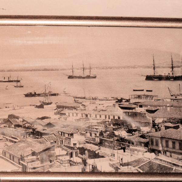 2 adet 1900`lerden Izmir resimleri, fotograf reprodüksiyonları 50x35 cm. cam çerçevesiyle