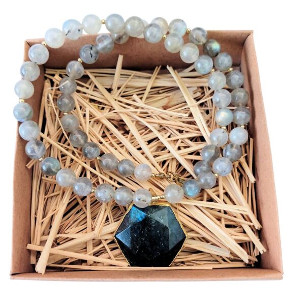 Labradorit taşı kolye (8 mm) Güç taşı