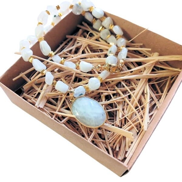 Aytaşı Taşı Kolye – Mistisizm ve Şıklığın Buluşması