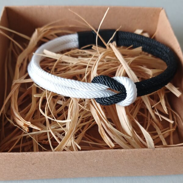 Renklerine Sadık Olanlara"Taraftar Bilekliği" (Siyah Beyaz)