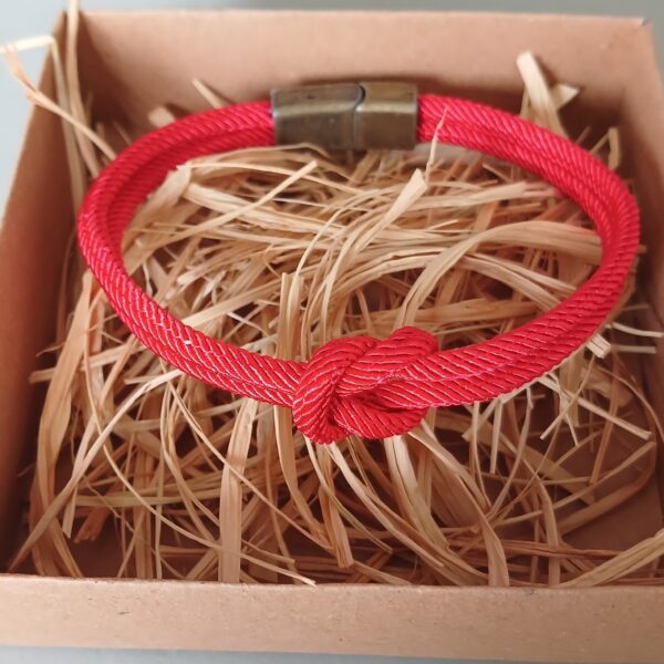 Tarzını Tamamlayan Şık Bileklik