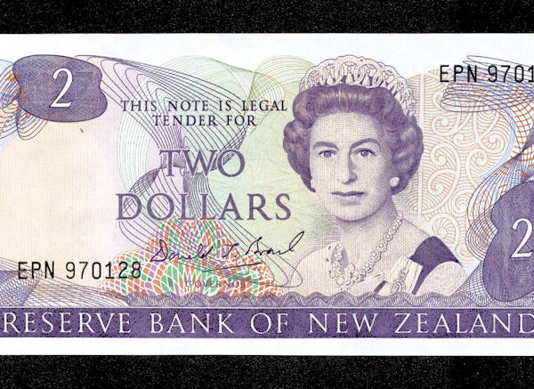NEW ZEALAND - YENI ZELANDA 2 Pounds Kraliçe çil banknot - UNC